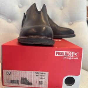 Like New Pikolinos Aldaya Size 38 Color Lead